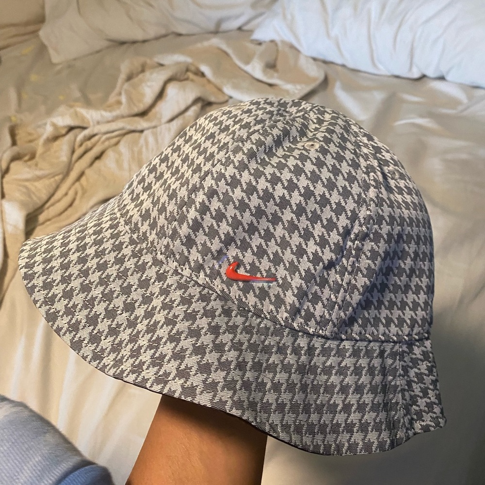 Nike bucket hat